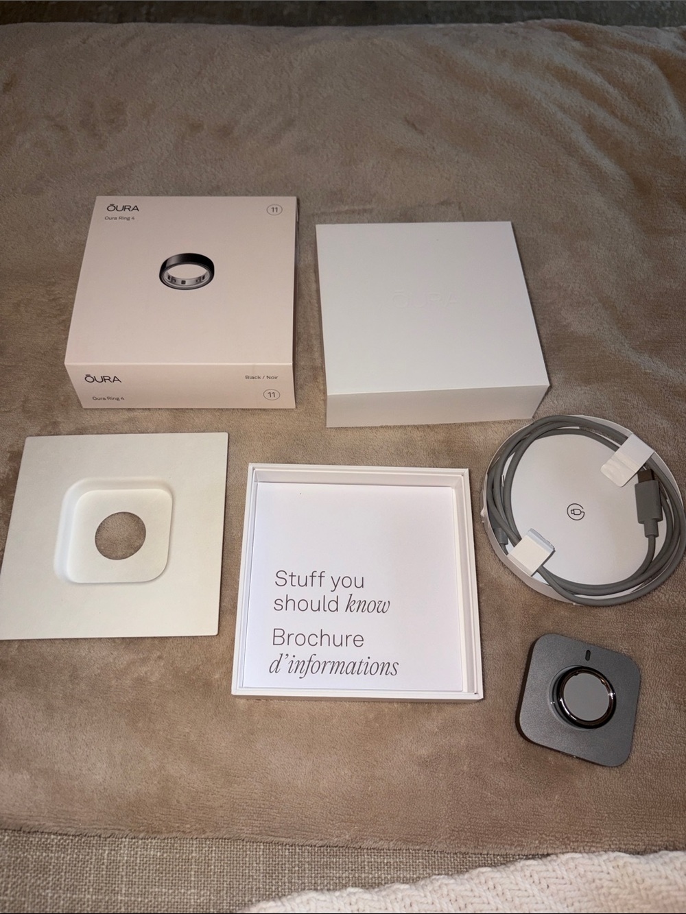 Oura Ring 4 Black with Original Box & Charger - Picture 3 of 17
